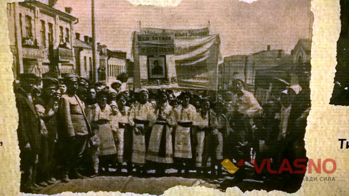 стенди біля Вінницької міської ради із зображенням історичних подій фото