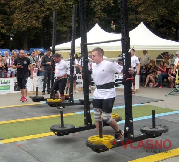 Богатирі зі всієї країни демонстрували силу у Вінниці  