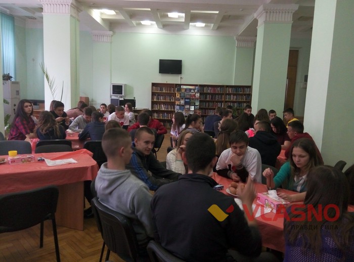 малювання писанок в бібліотеці імені Тімірязєва фото