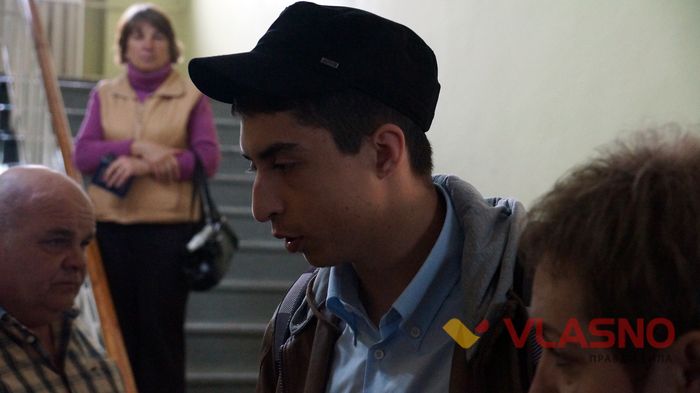 хлопець з перепусткою міськради