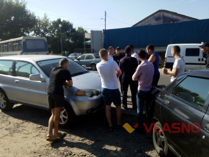 патрульні автомобілі з підробленими номерами фото