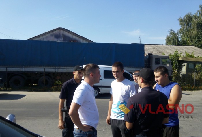 патрульні автомобілі з підробленими номерами фото