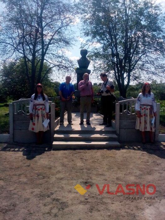 пам'ятник Шевченку у селі Матеївка фото