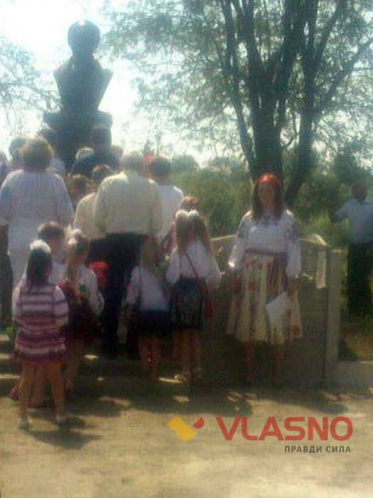 пам'ятник Шевченку у селі Матеївка фото