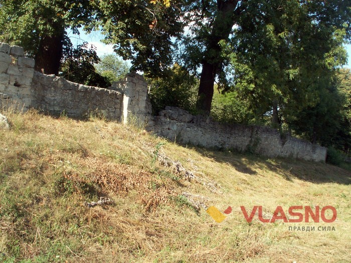 залишки панського муру у селі Кузьменці фото
