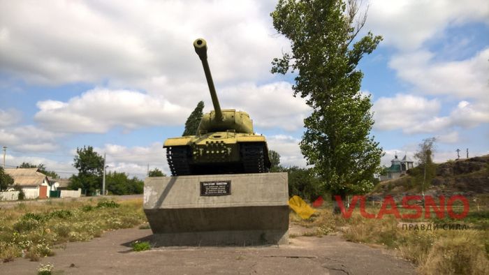 Танк у Погребищі-3