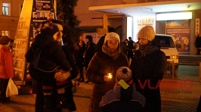 у Вінниці вшанували загиблих учасників Євромайдану фото