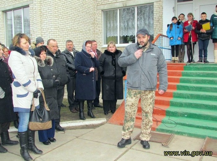 відкриття меморіальної дошки загиблому бійцю АТО Дмитру Скляренку фото