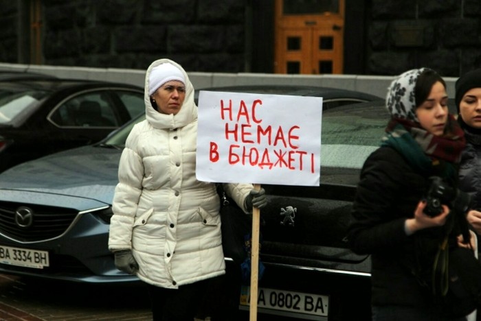 пікет важкохворих пацієнтів під будівлею Кабміну фото