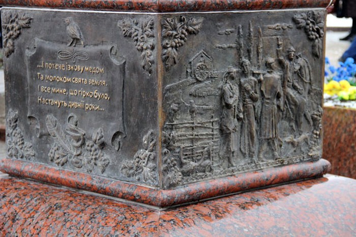 пам'ятник Степану Руданському у Вінниці фото