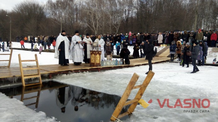 купання на Водохреща на Вишенському озері у Вінниці фото