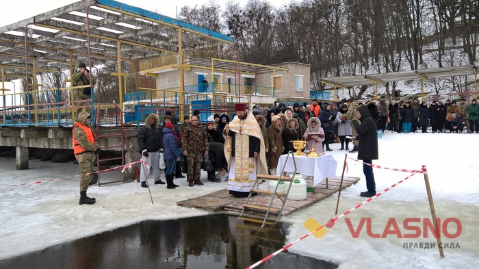 купання на Водохреща біля ставки Ворошилова у Вінниці фото
