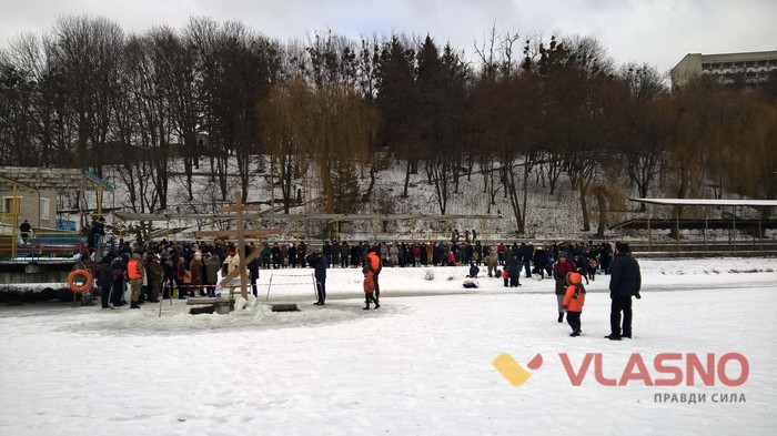 купання на Водохреща біля ставки Ворошилова у Вінниці фото