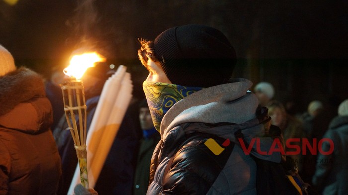 смолоскипна хода вшанування героїв Крут у Вінниці фото