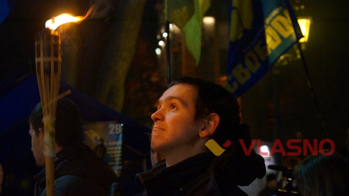смолоскипна хода вшанування героїв Крут у Вінниці фото