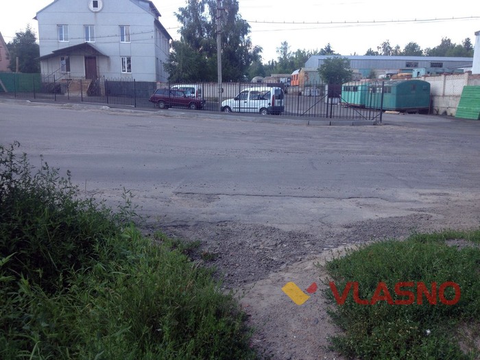 заливає дім на П'ятничанах фото