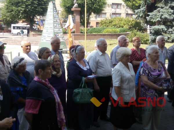 На вінницькому віче закликали молитися вдома за Україну 