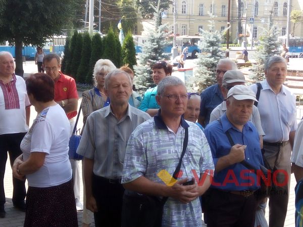 На вінницькому віче закликали молитися вдома за Україну 
