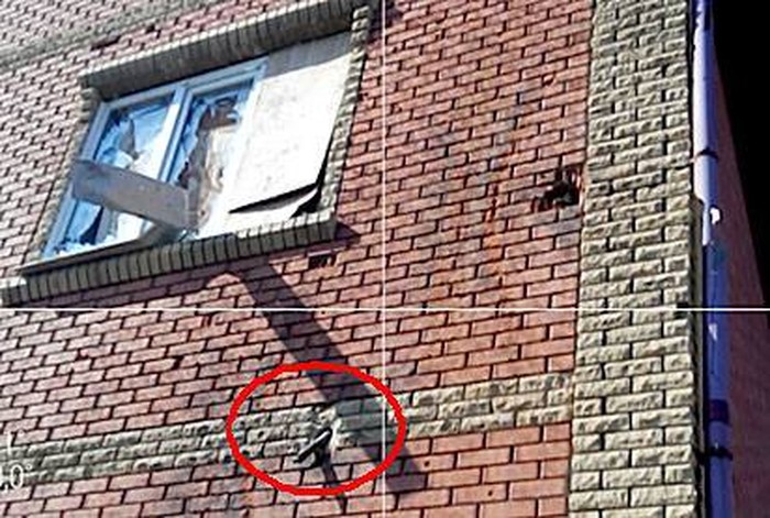 зруйнований будинок у зоні АТО фото