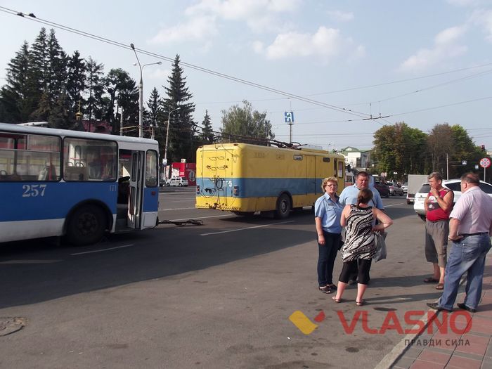 тролейбус аварія вінниця