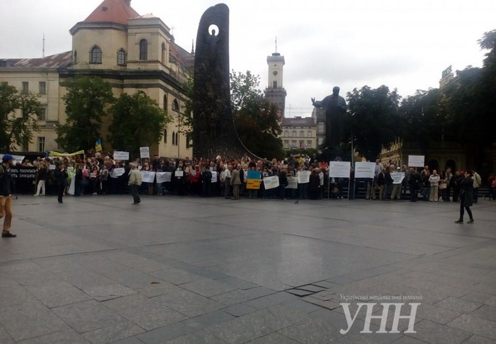 мітинг науковців у Львові фото
