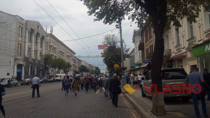 вінницьку "хмаринку" закидали яйцями фото