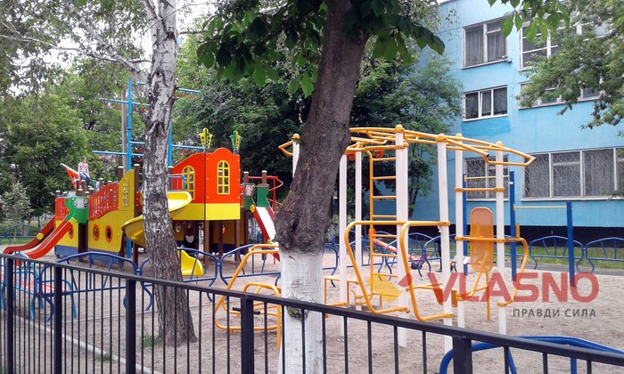 дитячий майданчик у 31 школі у Вінниці фото