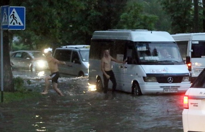 у Вінниці залило дороги фото