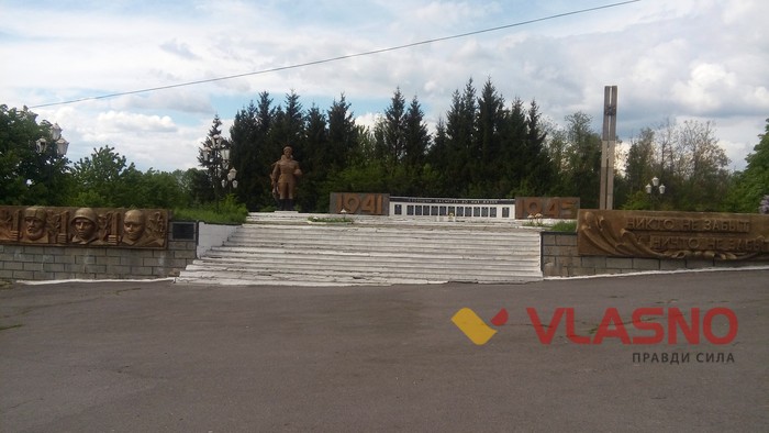 пам'ятники у селі Ометинці на Вінниччині фото