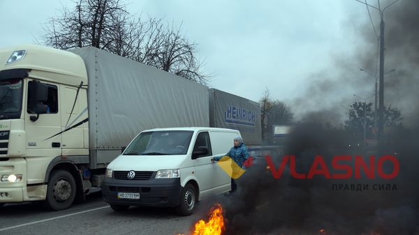 На Вінниччині Автомайдан другий день перекриває трасу (ФОТО)