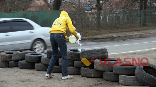 На Вінниччині Автомайдан другий день перекриває трасу (ФОТО)