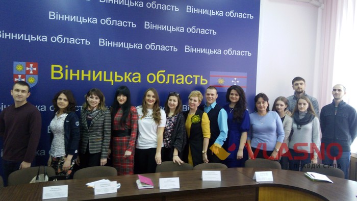 вінницкі волонтери з акція Зробимо Україну чистою разом фото
