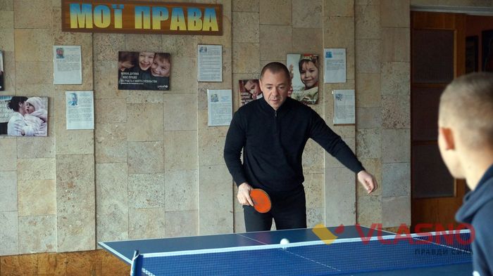 теннісний стіл у Некрасівській школі фото