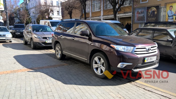 вінницькі депутати порушують правила паркування фото
