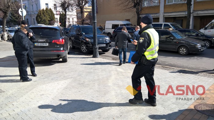 вінницькі депутати порушують правила паркування фото