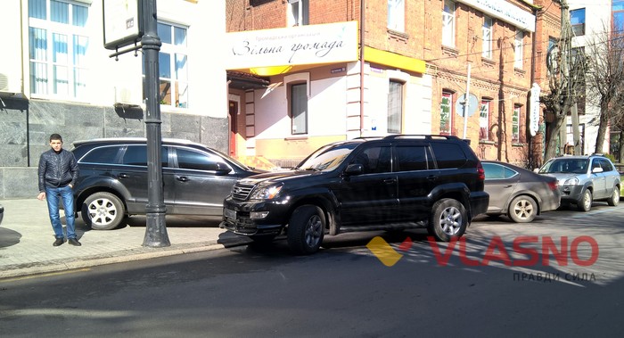 вінницькі депутати порушують правила паркування фото