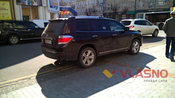 вінницькі депутати порушують правила паркування фото