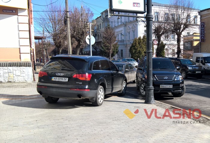 вінницькі депутати порушують правила паркування фото