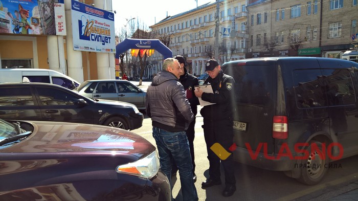 вінницькі депутати порушують правила паркування фото
