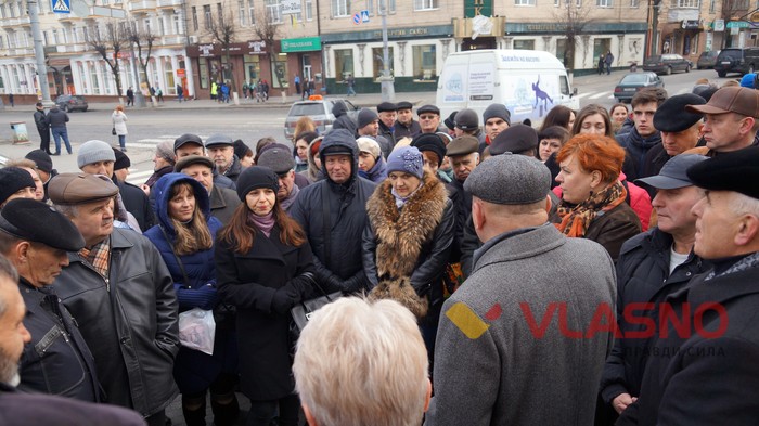 пікет представників вінницьких училищ під Вінницькою облрадою фото