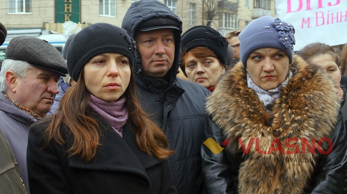 пікет представників вінницьких училищ під Вінницькою облрадою фото