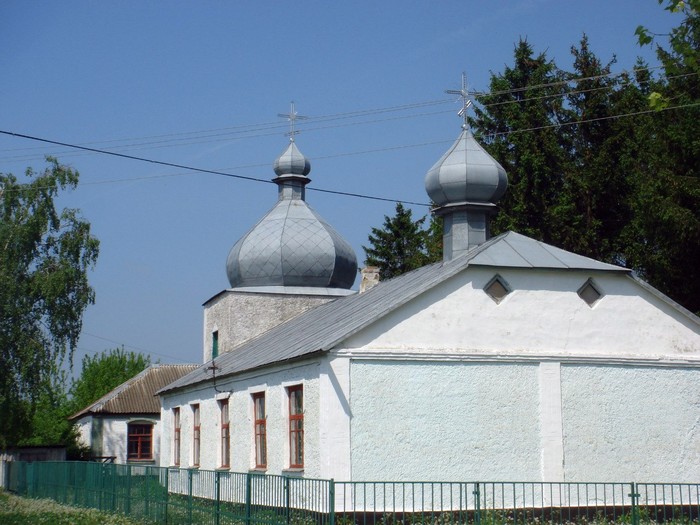 храм та школа у селі Маркуші фото