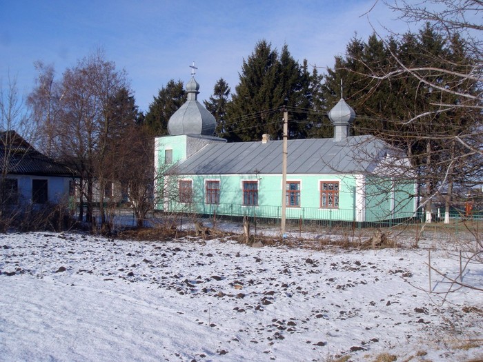 храм та школа у селі Маркуші фото