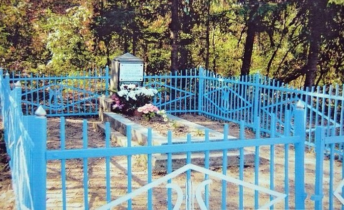 могила у селі Ворошилівка фото