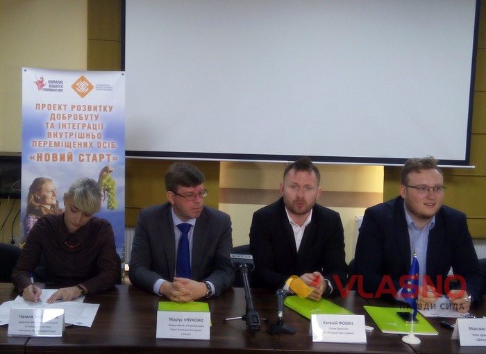 круглий стіл щодо переселенців у Вінниці фото