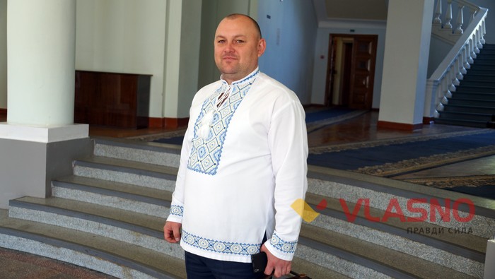 Руслан Звенигородецький у День вишиванки фото