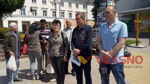 У центрі Вінниці вимагали припинити геноцид у медицині 
