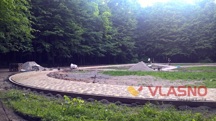 незаконне будівництво у вінницькому Лісопарку фото