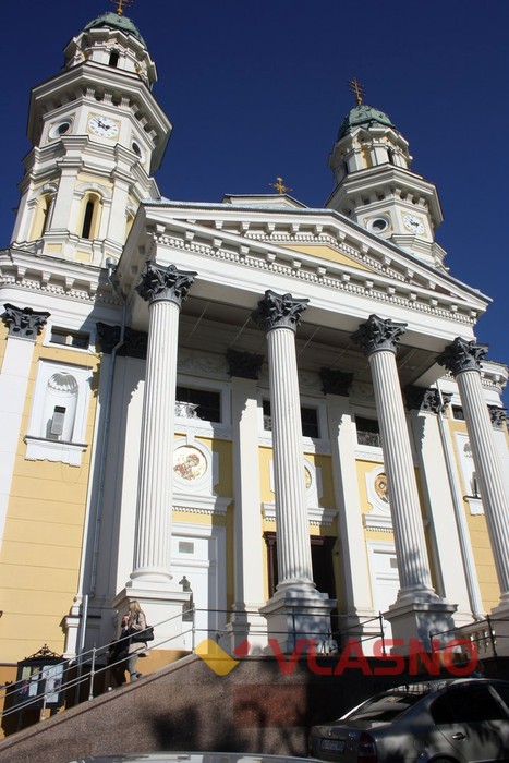 Хрестовоздвиженський кафедральний греко католицький собор в Ужгороді фото
