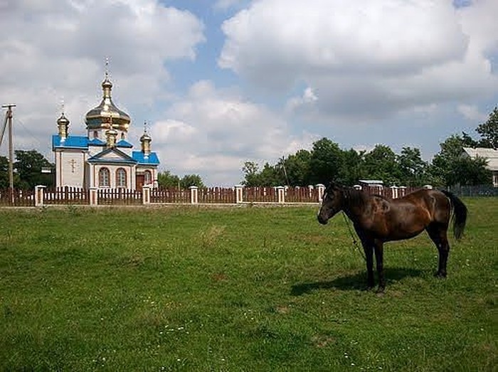 Іваніська церква у селі Довгалівка фото